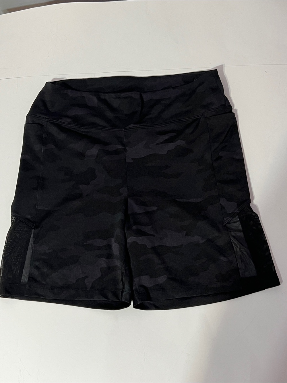 PINK Active Women’s High-Rise Black Camo Active Bike Shorts
Size Large
